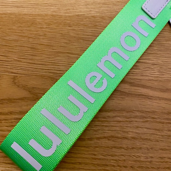 👽💚 Lululemon Never Lost Keychain Scream Green - Picture 3 of 4